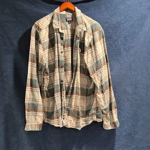 Patagonia plaid flannel grey brown and teal